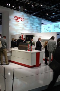 Designküche, Inselküche in Rot und Weiß