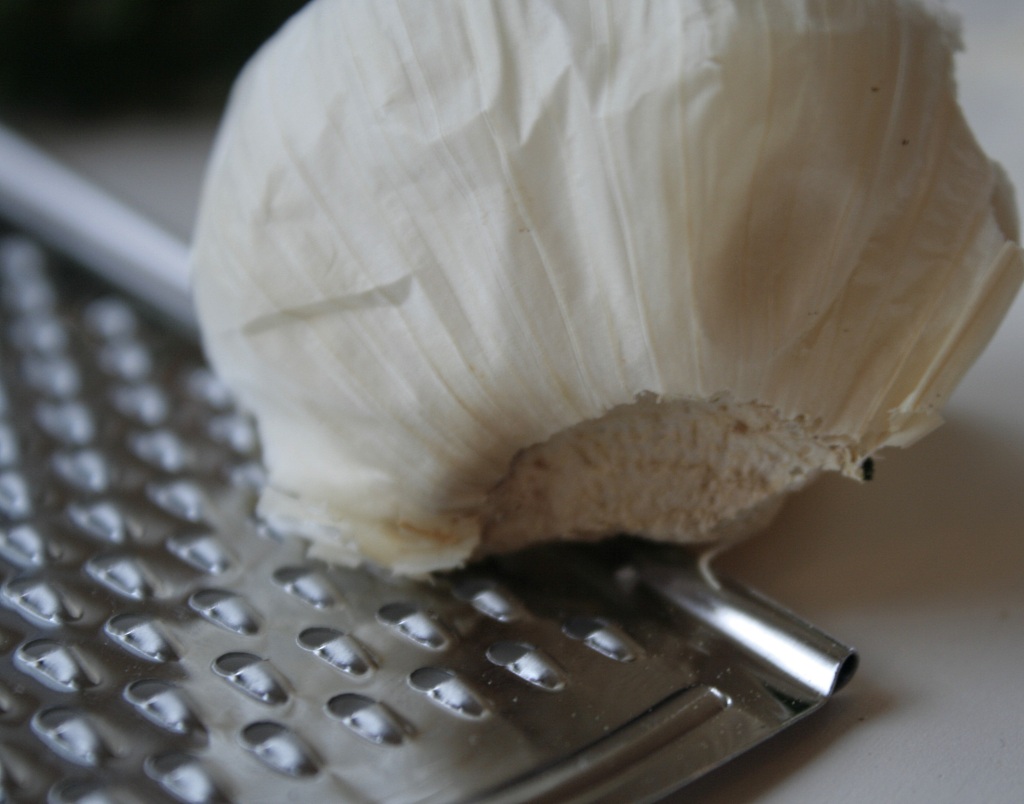 Zupfbrot.Zutaten.Knoblauch